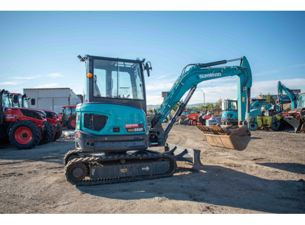 Miniexcavator SUNWARD 35UF DISPONIBIL PENTRU INCHIRIERE de vanzare